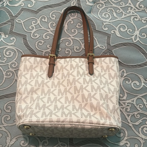 Michael Kors Handbag - Picture 2 of 9